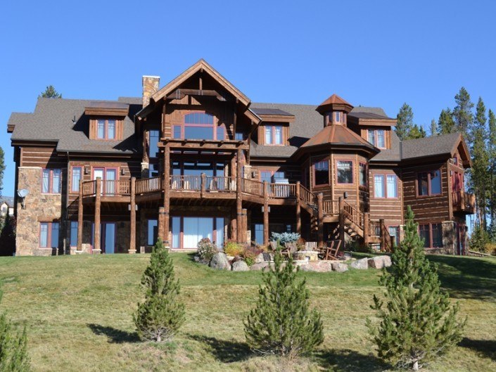 Golf course circle private home